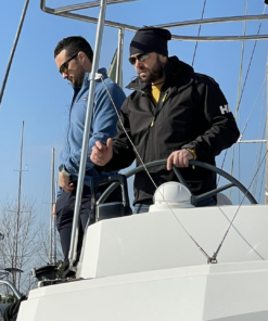 i nostri allievi in manovra durante il corso catamarano
